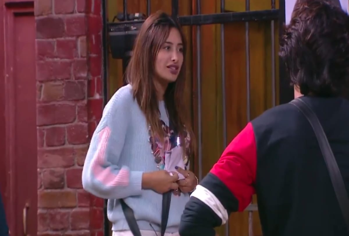 Bigg Boss 13 Captaincy task Asim Riaz cheat Mahira Sharma destroy mother letter