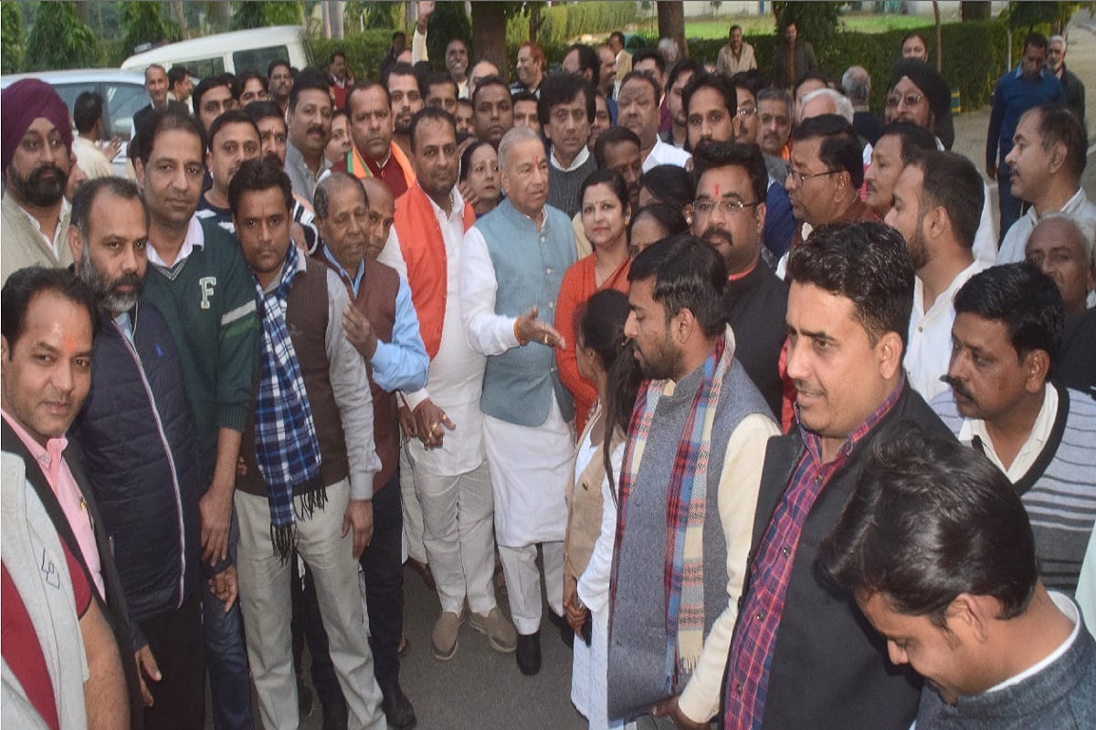 Ruckus in collectorate for toll tax closed after two sister death in accident at Meerut