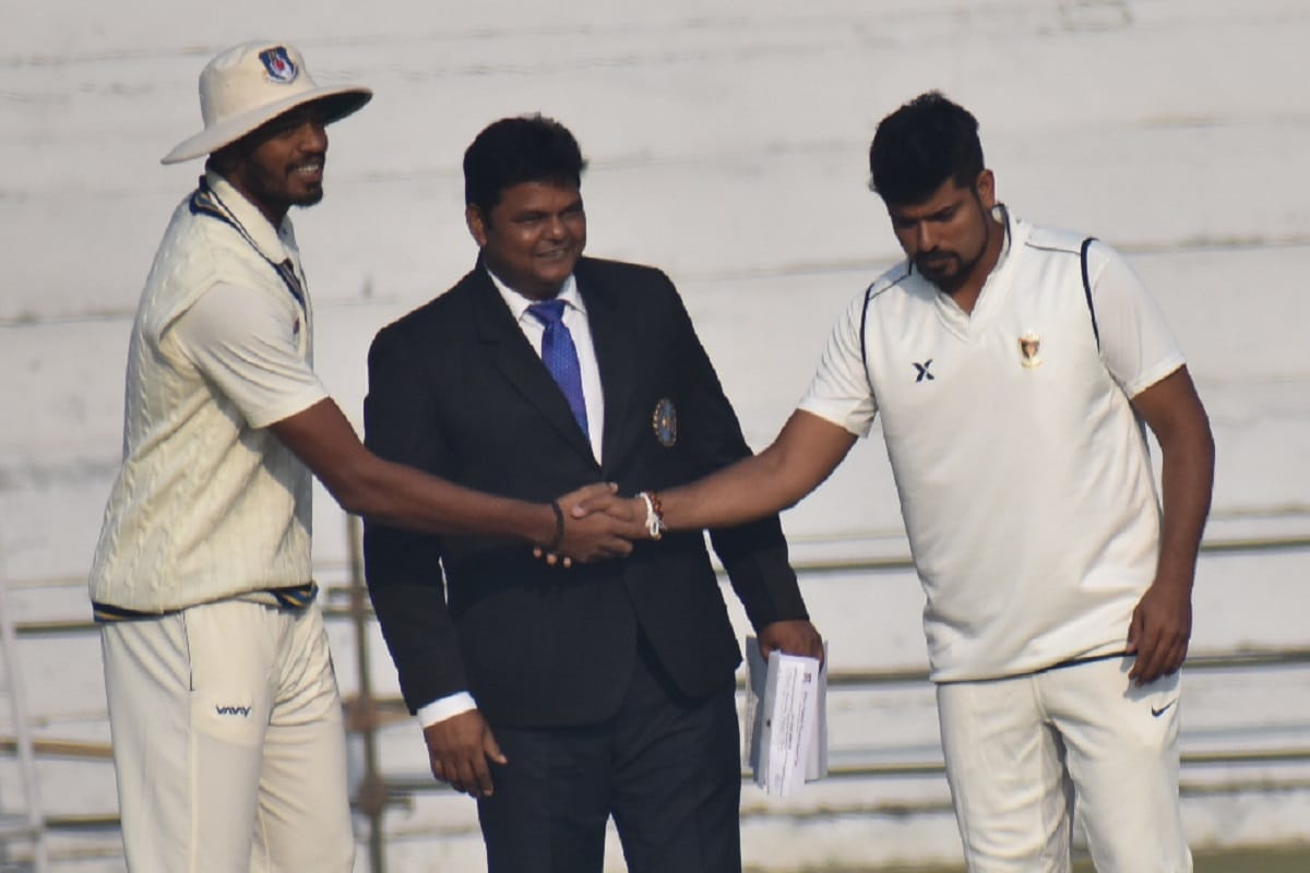 Ranji Trophy 2019, The competition between the team of UP and Railways is continuing in Meerut