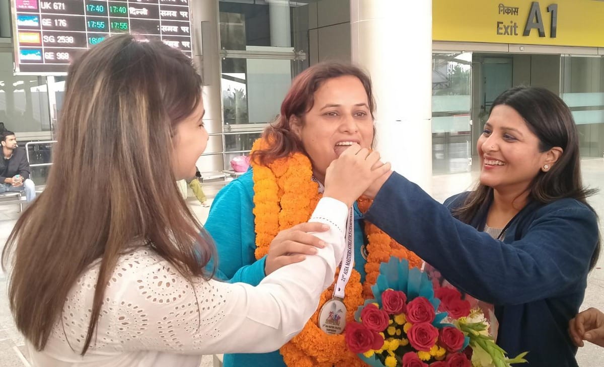 Neelu Mishra strongly welcomed after won gold medal in 21st Masters Athletics Championships