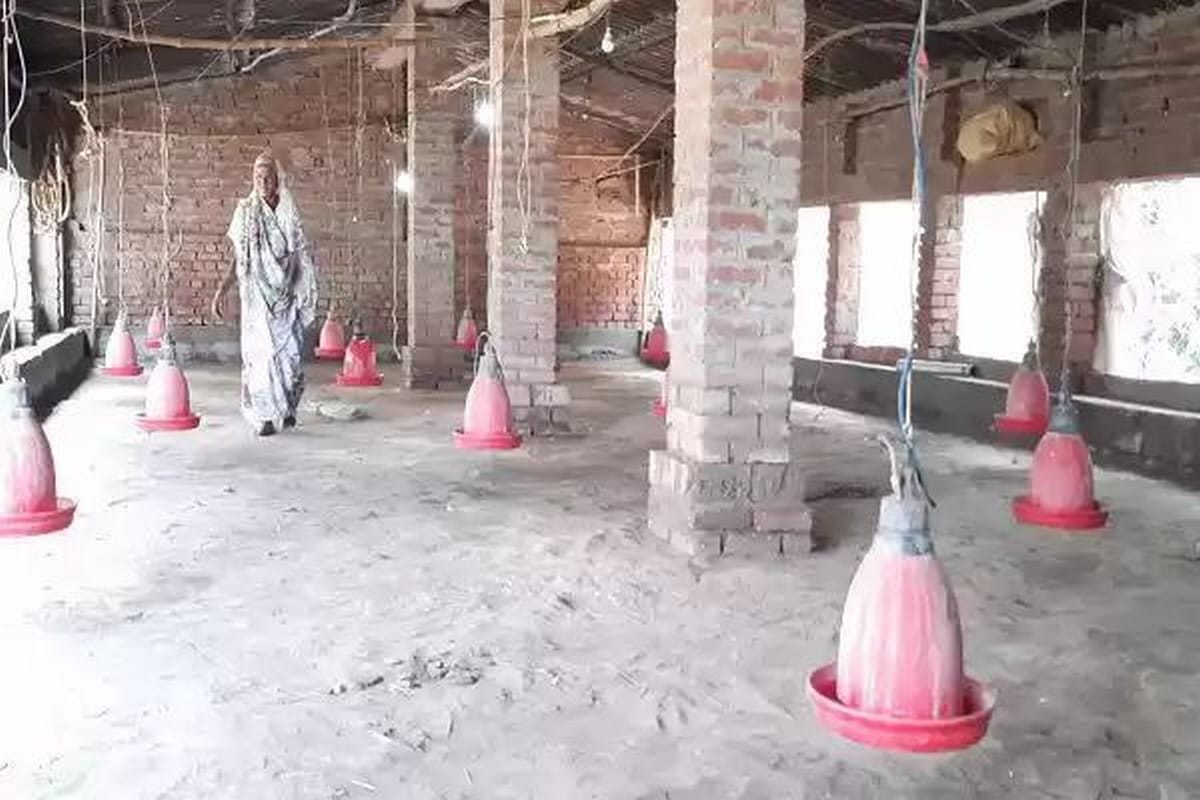 80 year old woman eating everyday soil mitti in varanasi