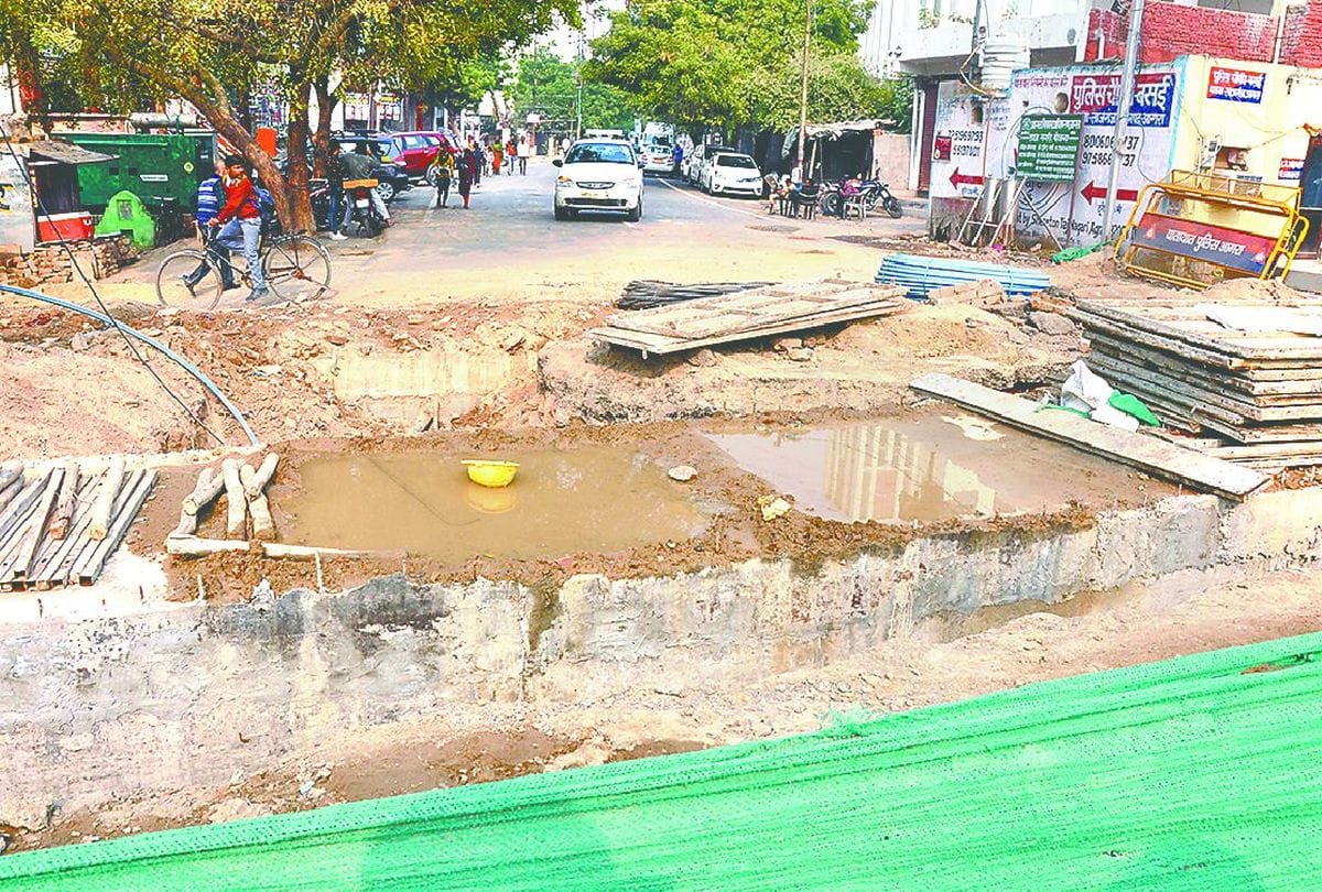 80 crore loss due to digging of roads in agra