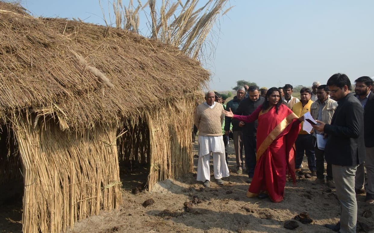 DM Selva Kumari reached village Ranjitpur and Jalalpur