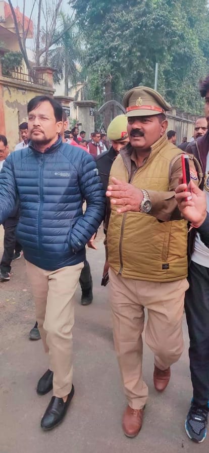 Bahubali Akhand Pratap Singh's whereabouts were with the leaders, fought elections with BSP