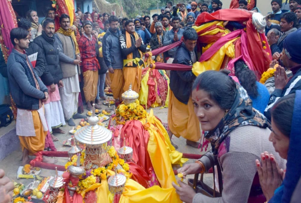 Childless Couples Doing worship of maa Anasuya Whole Night even Snowfall and Bitter cold weather