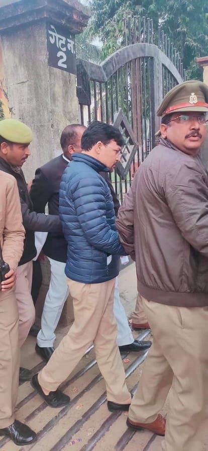 Bahubali Akhand Pratap Singh's whereabouts were with the leaders, fought elections with BSP