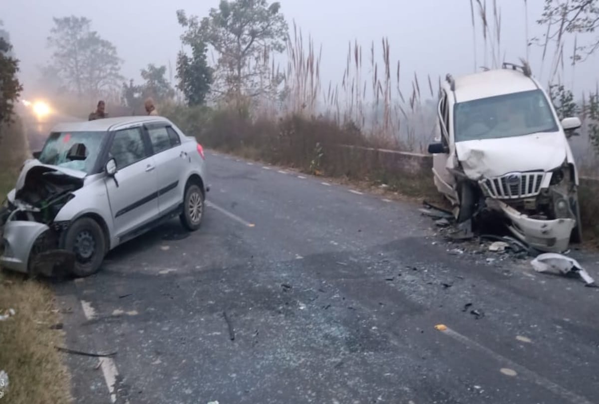 ghaziabad accident at gang nahar two cars collides each other dozens injured