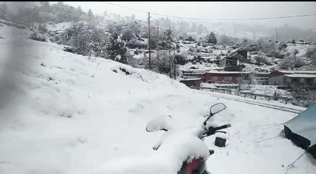 heavy snowfall in auli uttarakhand