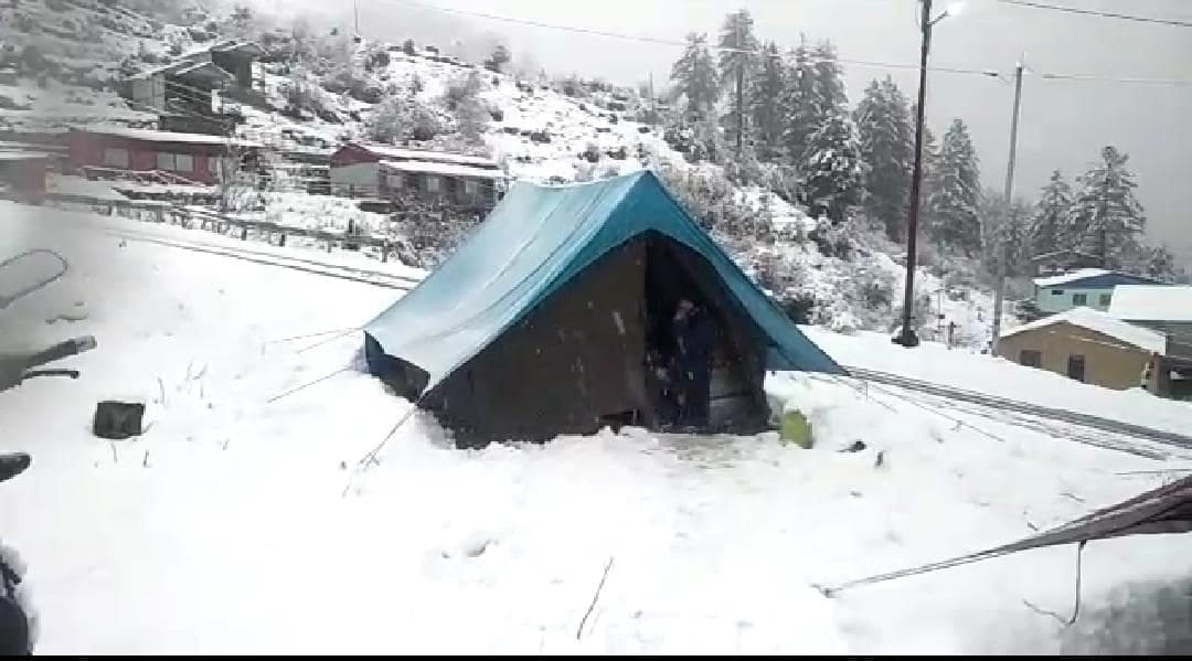 heavy snowfall in auli uttarakhand