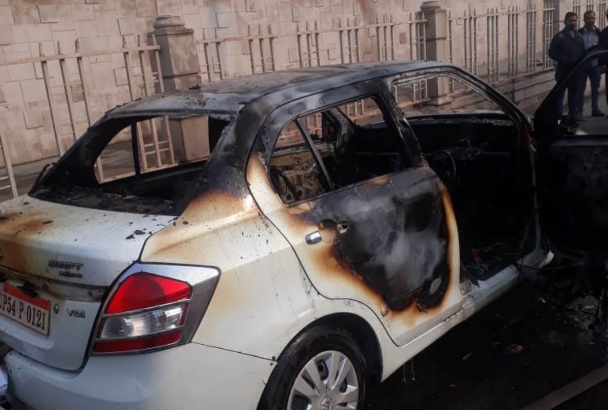 car caught fire in ashiyana near pakri pul in lucknow