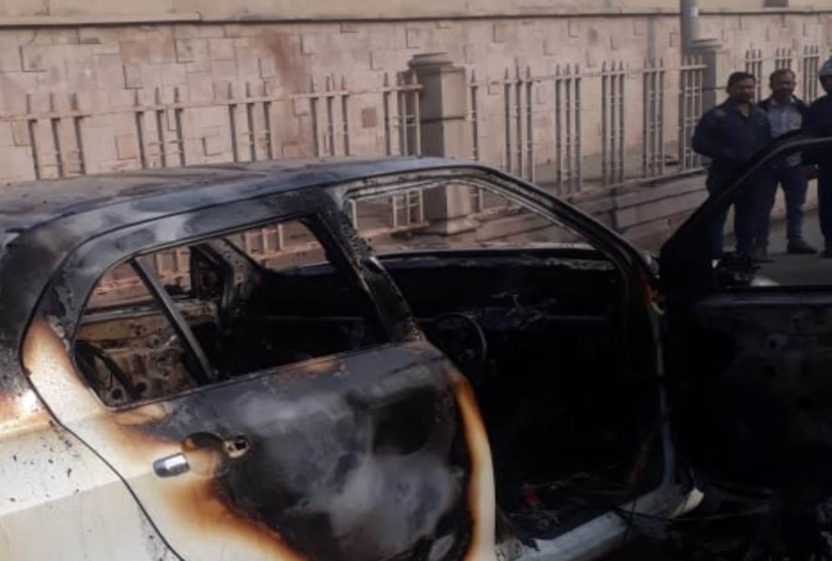car caught fire in ashiyana near pakri pul in lucknow