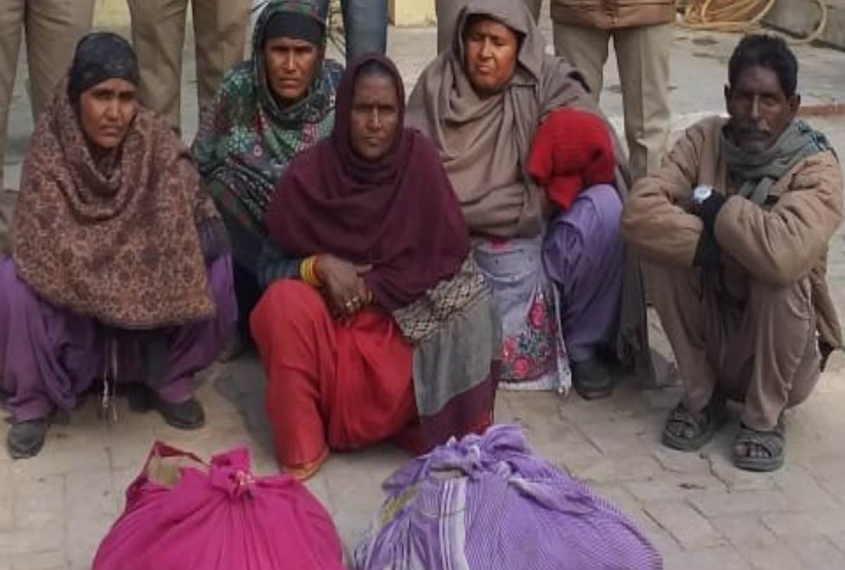 five smugglers caught with 55  turtles in malihabad