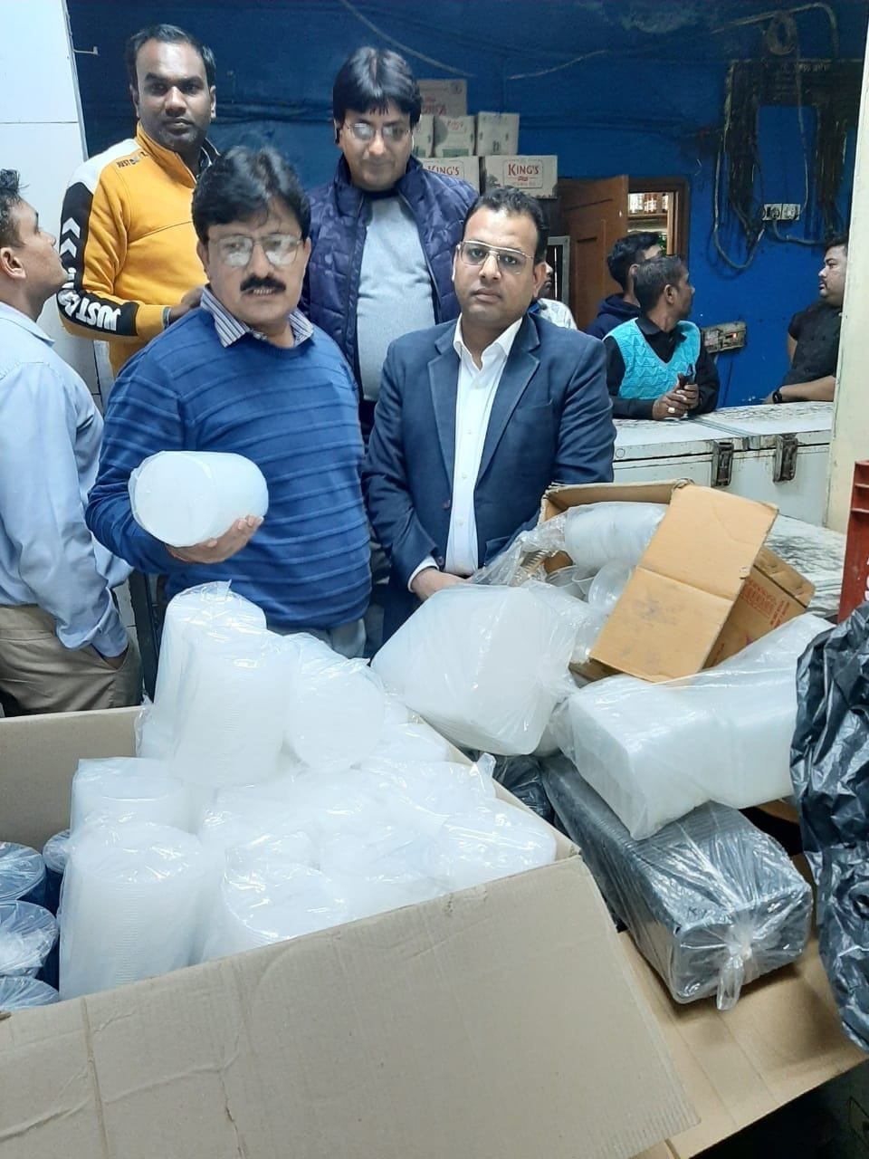 two upmarket restaurantes fined 2.25 lakh in Noida