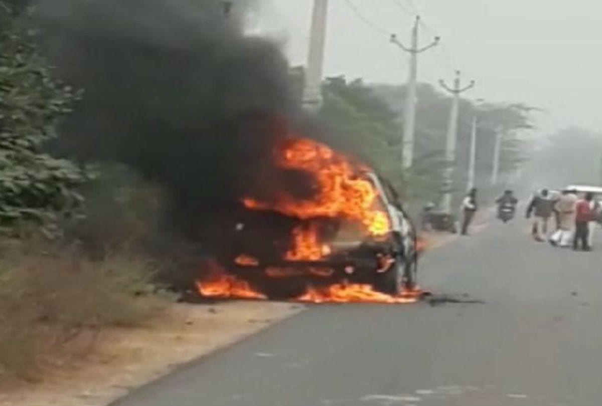 car catches fire on road in etah