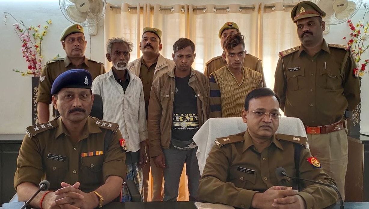 Five arrested with three quintals of banned meat