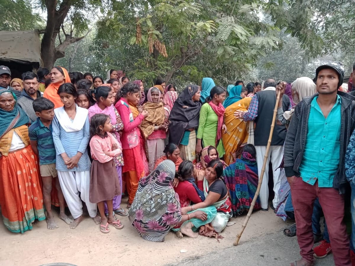 Two girl died in accident bus and tractor ghazipur dist