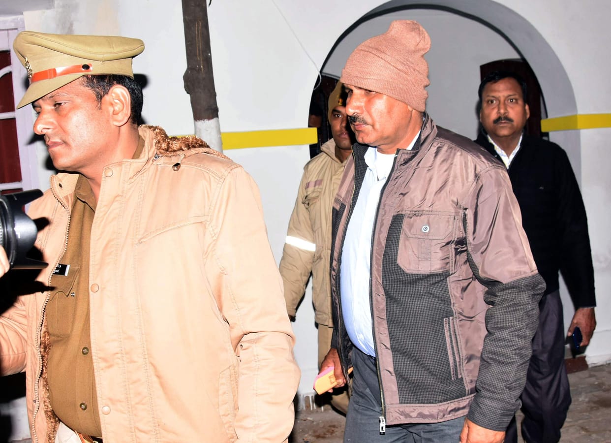crime branch inspector arrested for taking bribe in chandausi sambhal
