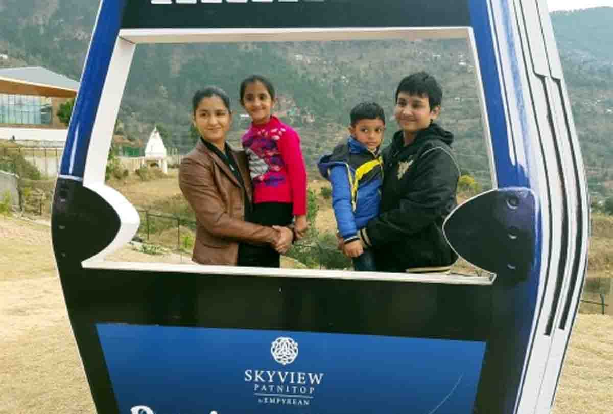 Wonder Girl Naina Jaiswal and Google Boy Agastya Jaiswal visit Mata Vaishno Devi