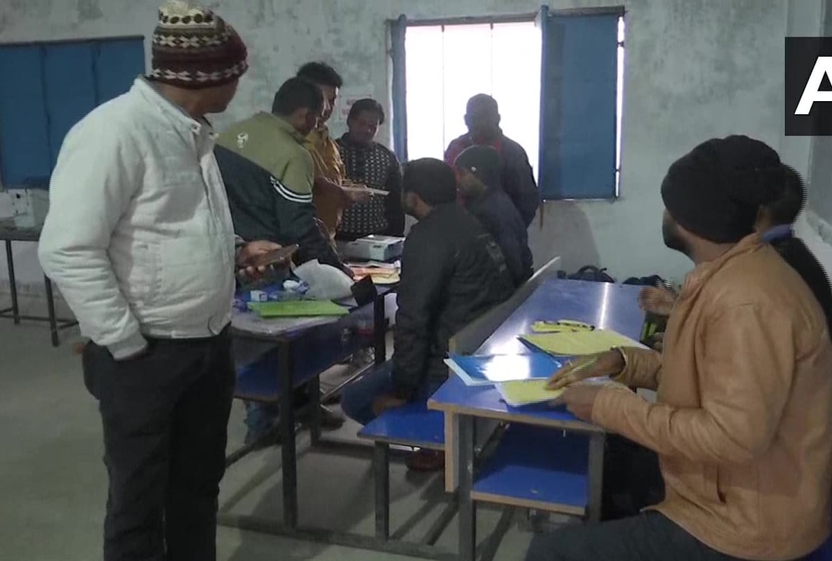 Jharkhand Election : Voting begins for 17 assembly constituencies Live Updates