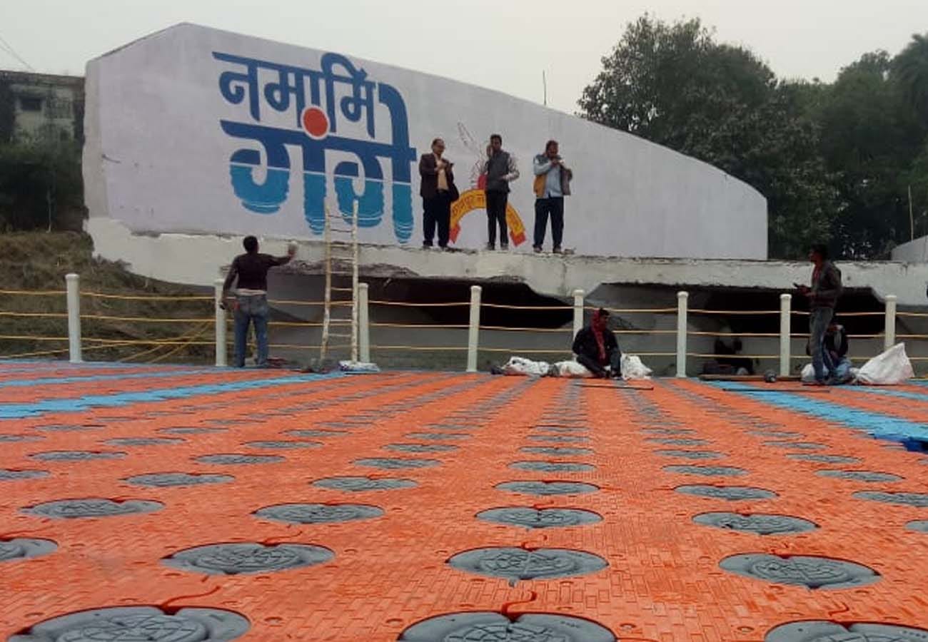 Chief Minister Yogi clicked first selfie in Kanpur, Goes Viral In Social Media