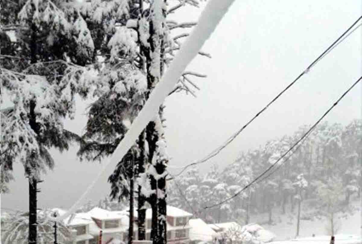 heavy cold in jammu kashmir Dal Lake water becomes ice