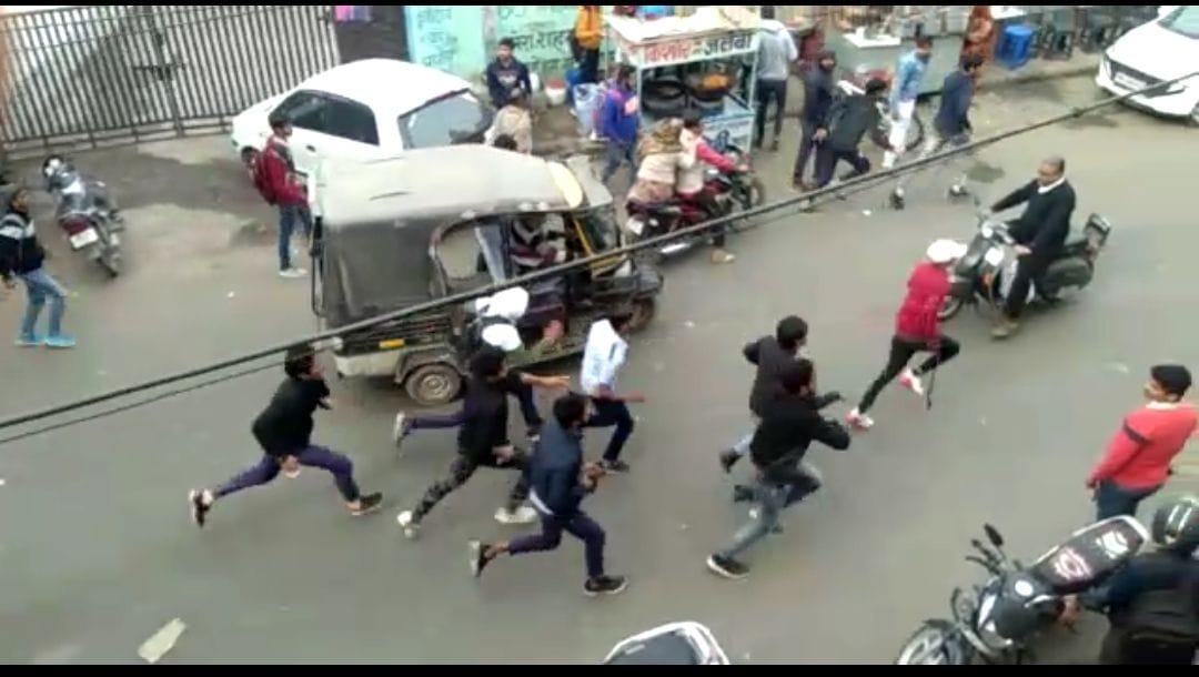 fight in two group