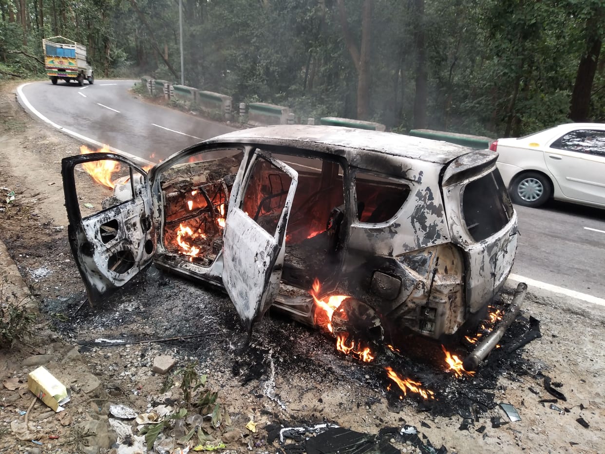 a moving car catches fire, couple jump off the car