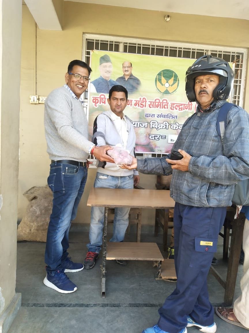 152 people bought cheap onion from Mandi Samiti stall