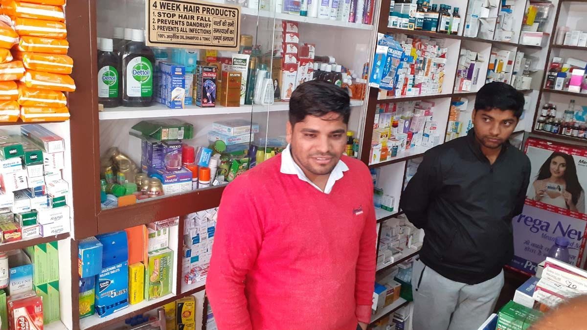 loot in medical shop by gun point, loot, police, crime, fatehabad