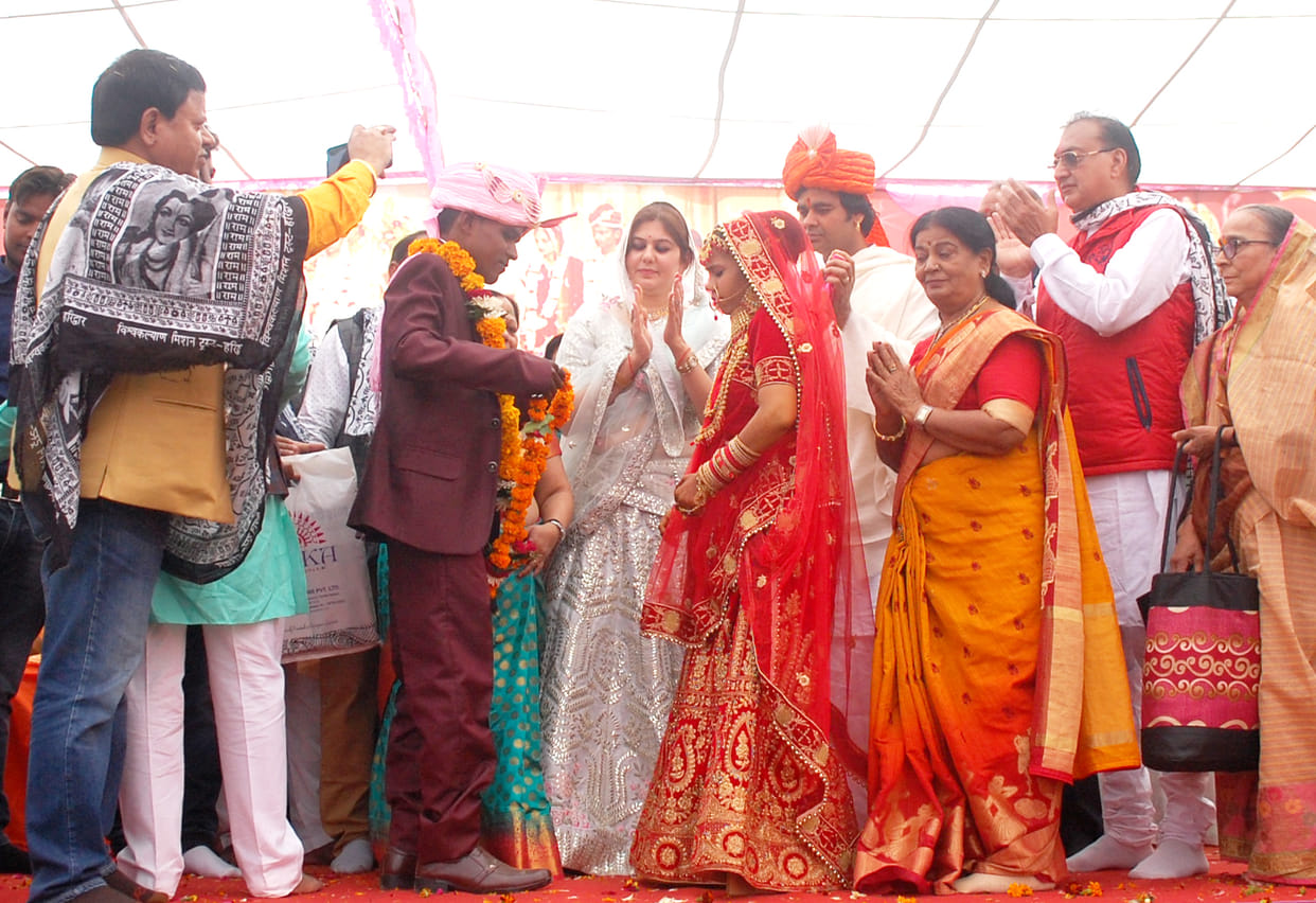 Marrige festival 51 couple together hand