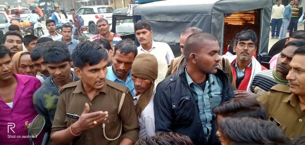 pharneechar haus kee golak se nikaale 20 hajaar rupaye