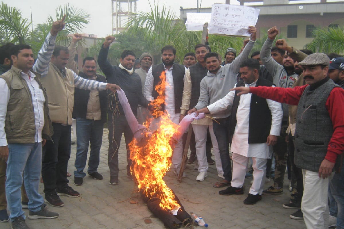 Jaat community protest against Panipat film and Director's effigy burnt in Muzaffarnagar