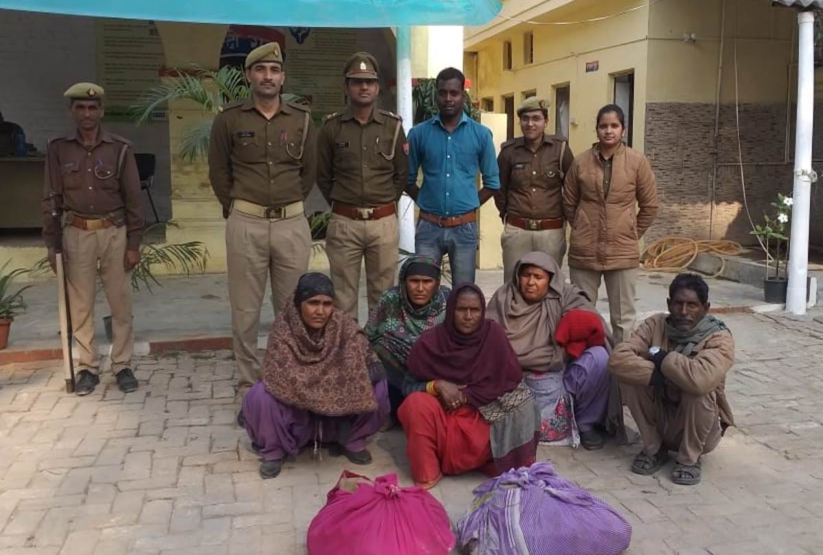 five smugglers caught with 55  turtles in malihabad