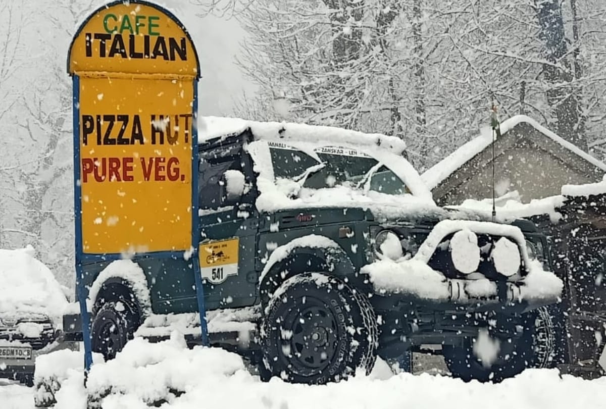 Jammu-Srinagar National Highway not open for fourth day, vehicles and tourists stranded, rescue on