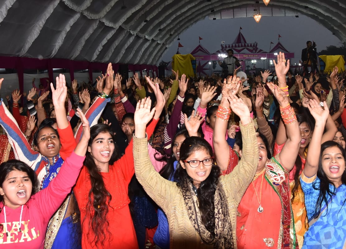 divya jyoti jagriti sansthan sadhvi aastha bharti bhagwat katha sixth day at champa park gorakhpur