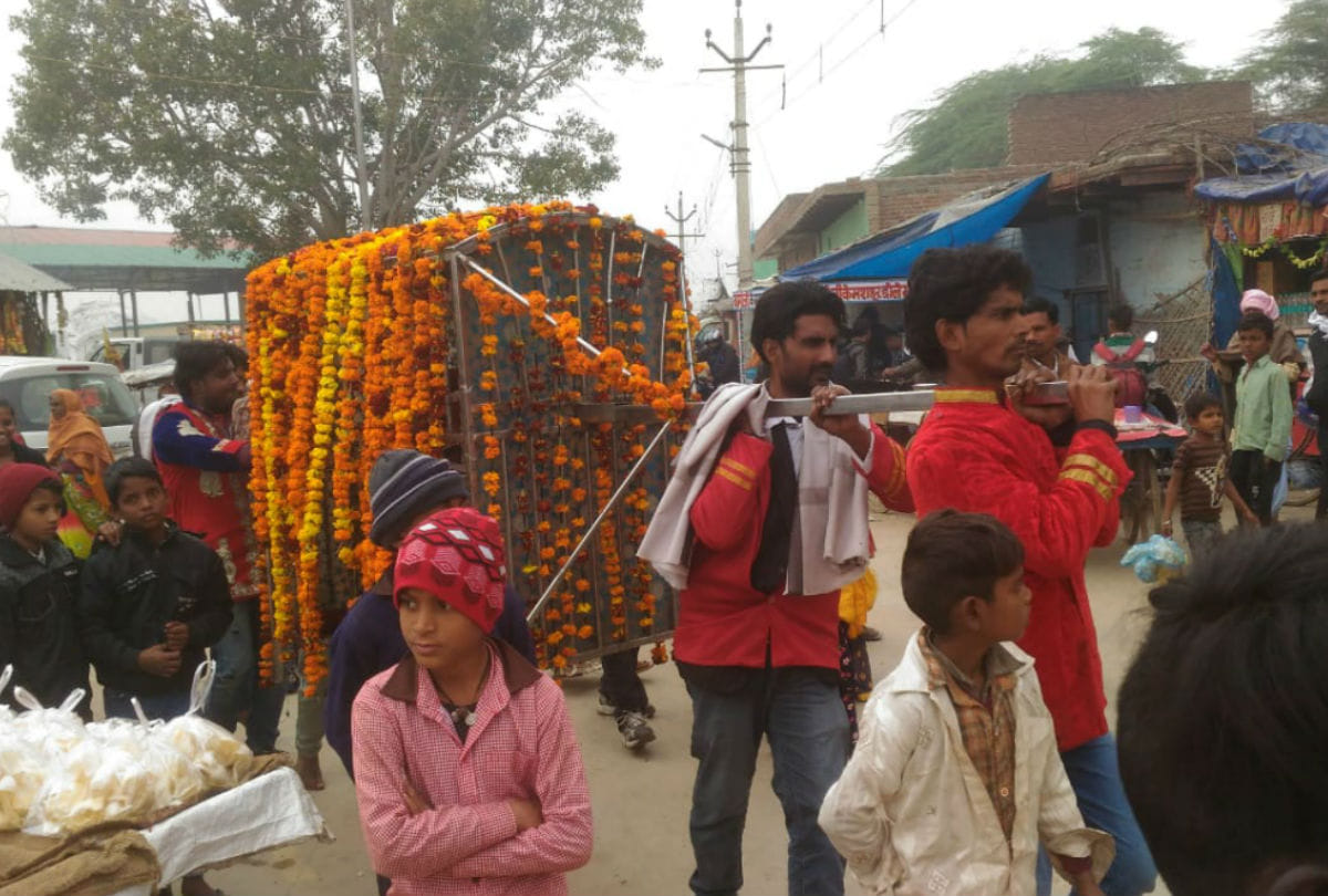 bride ritual of vidai in doli in bateshwar agra