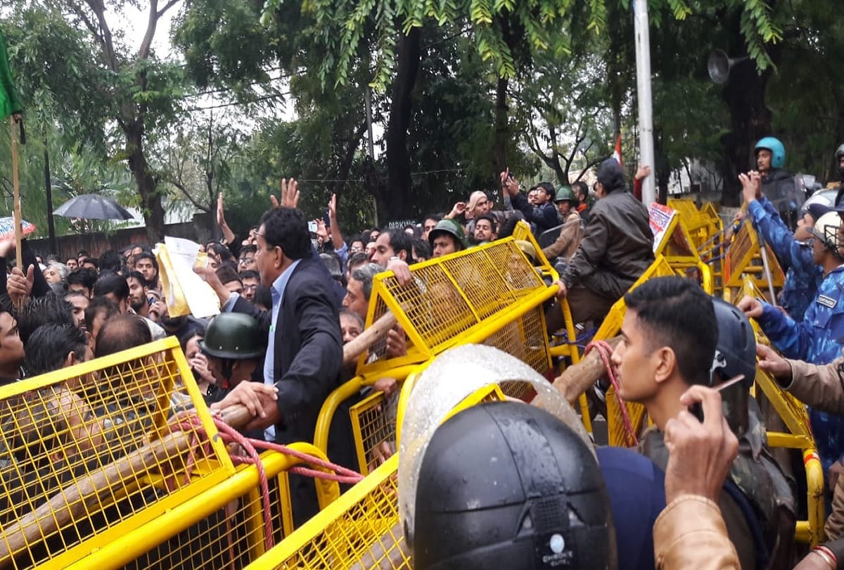 AMU Student Protest against CAB in Aligarh