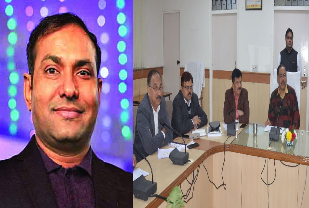 District Magistrate exits EO KK Bhadana of Khoda Municipality from meeting on smile repeatedly