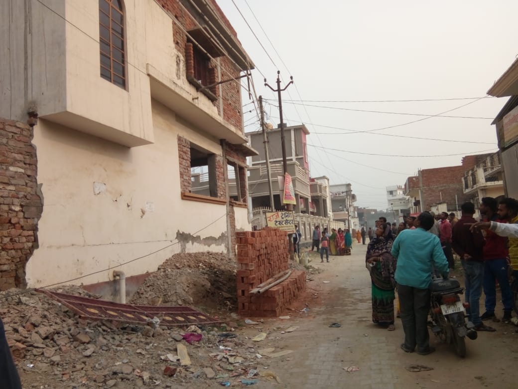 gorakhpur city colonies Many houses are built under hightension wire