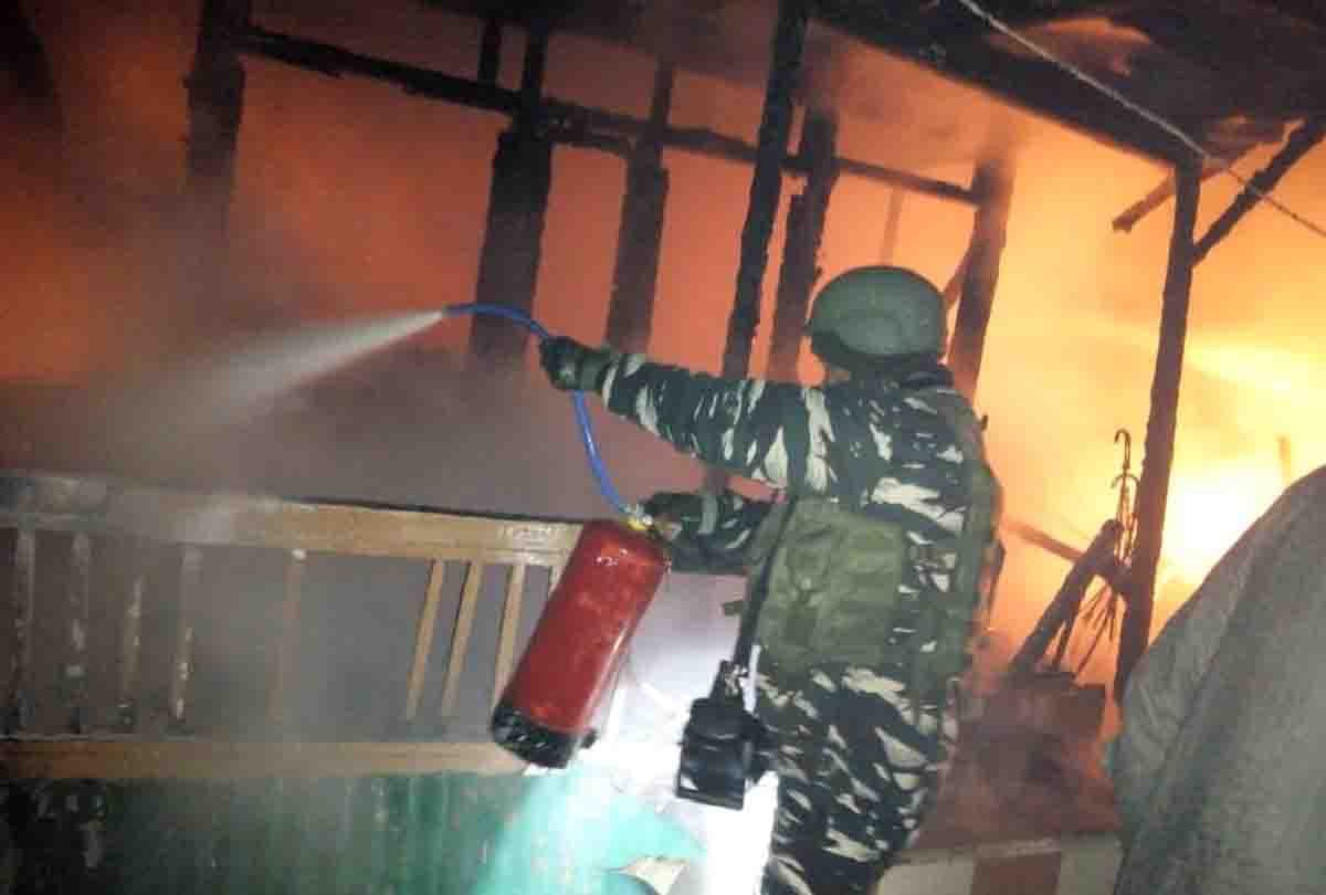 13 houses burnt due to fire in Srinagar, CRPF and fire brigade got control after hard work