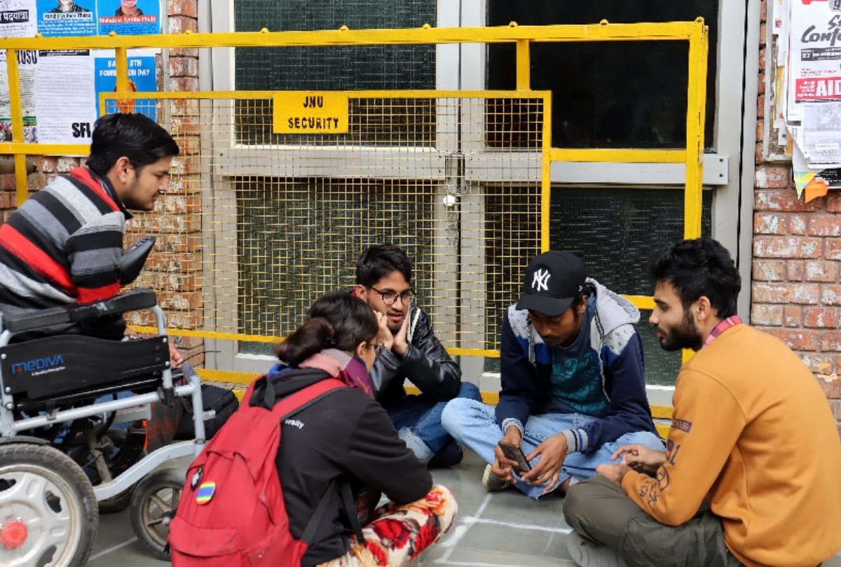 delhi high court asks jnu to file affidavit mentioning students name who protest outside admin block