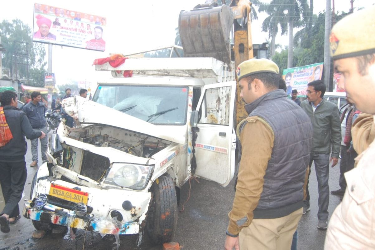 Pickup overturned sevsn animals Died