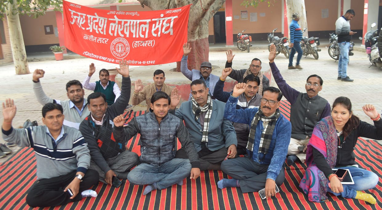 Hathras: Protesters protest against various demands