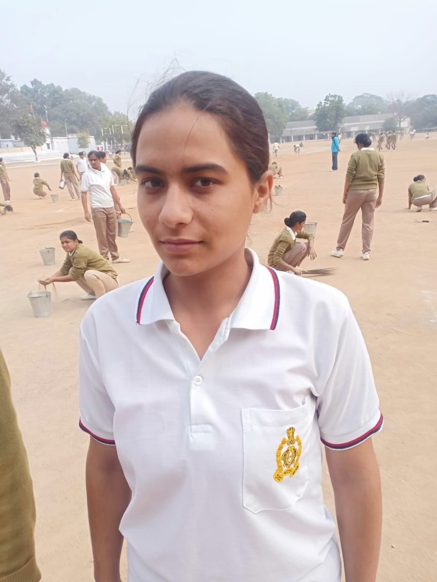 woman constable ready for sefty