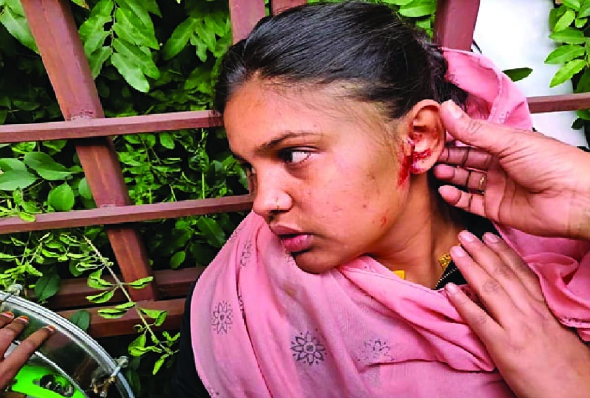 clash between Swati Maliwal supports and delhi police many injured