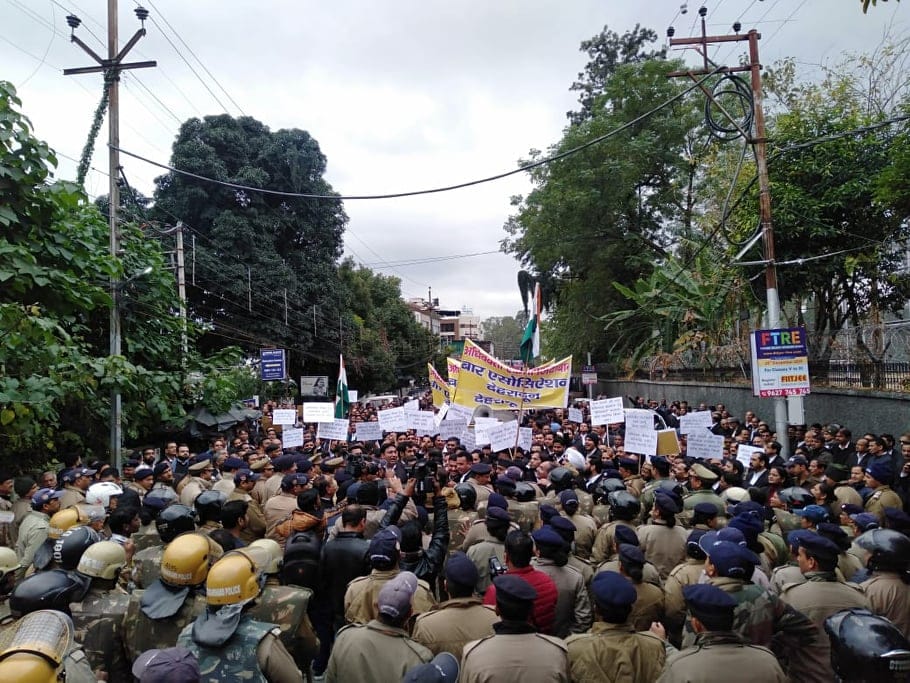 Lawyers and andolankari march to uttarakhand Secretariat in dehradun