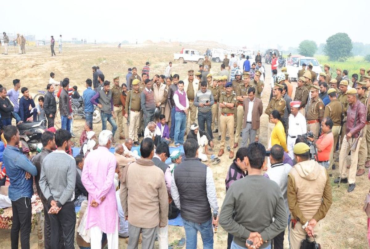 farmers protest for land acquisition compensation in inner ring road case