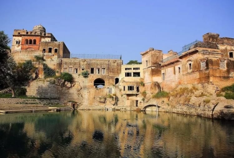 Pakistan issued visa to pilgrims for visit shri Katas Raj Temple