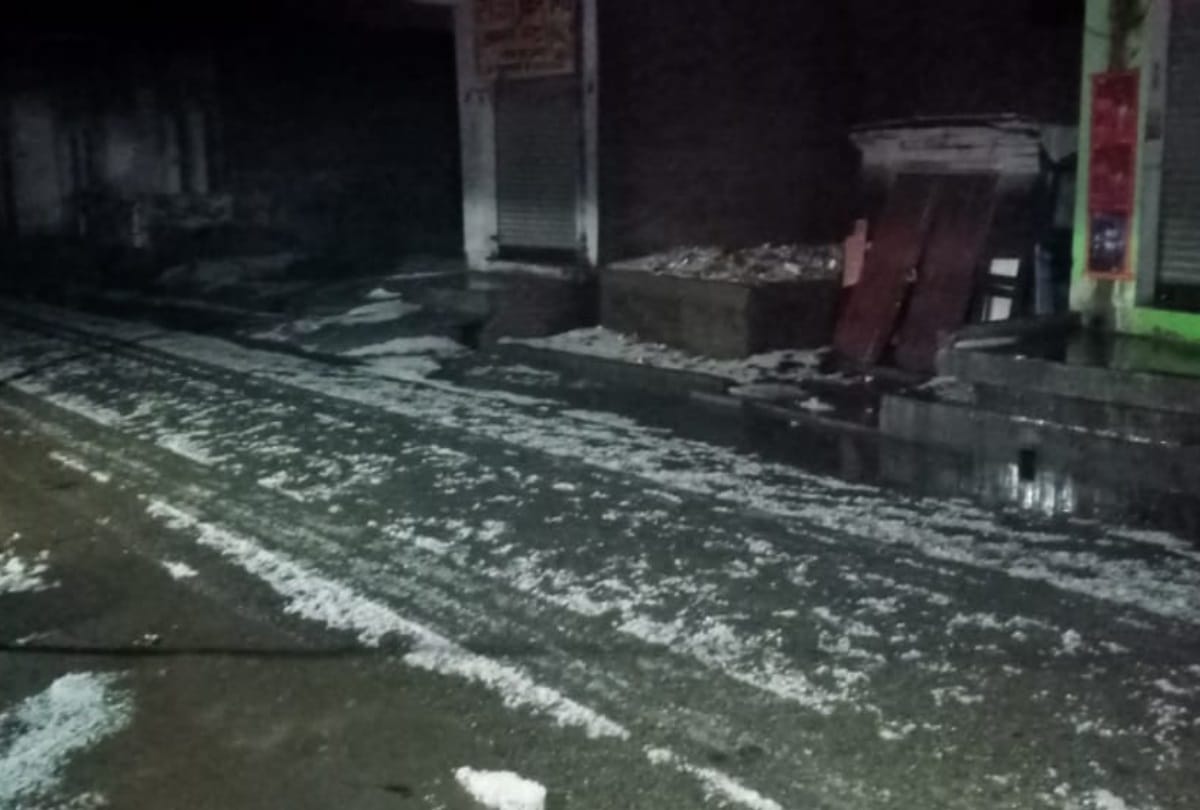 heavy rainfall in many parts of uttar pradesh and delhi ncr potato crops destroyed many house fall
