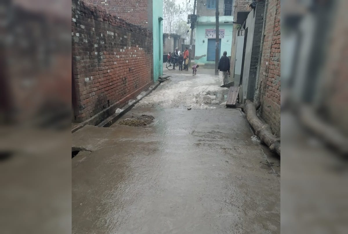 heavy rainfall in many parts of uttar pradesh and delhi ncr potato crops destroyed many house fall